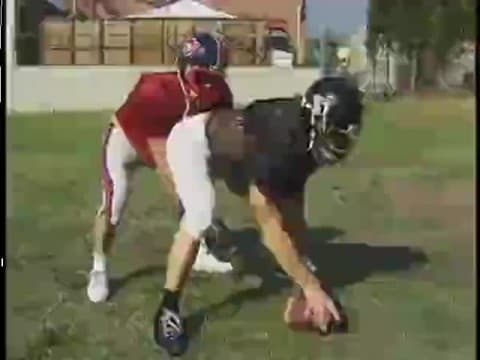 Après le sport, ça part en glory hole dans les chiottes entre gays.